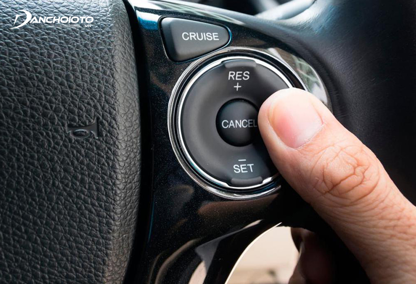 Hệ thống điều khiển Cruise Control System giúp tự động duy trì tốc độ xe theo cái đặt của người lái