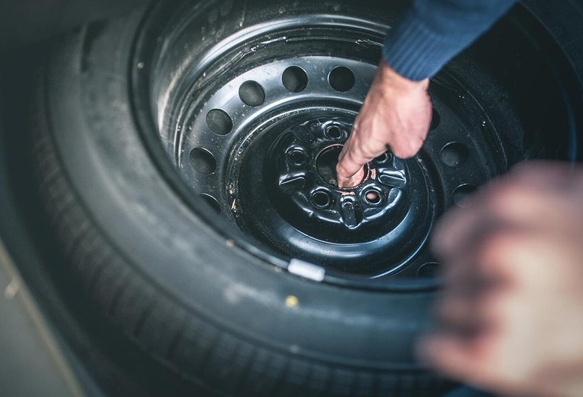 Lốp dự phòng là gì và vai trò của nó trong việc thay lốp xe?
