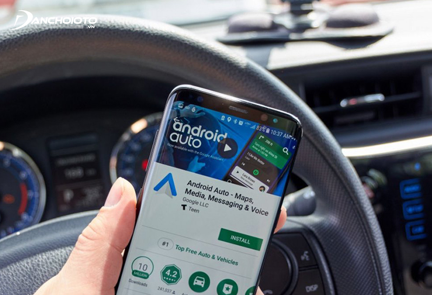 Nếu điện thoại chưa có Android Auto thì cần tải từ CH Play