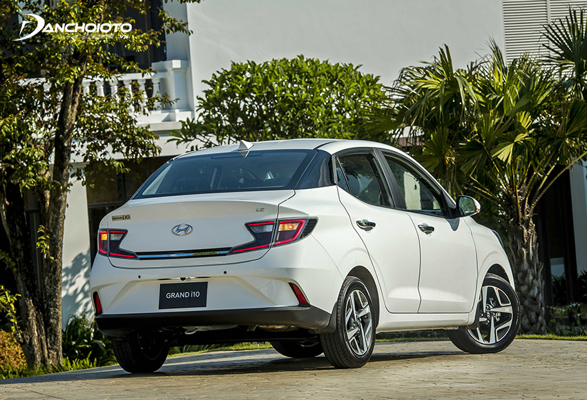 Đuôi xe Hyundai i10 2021 hatchback