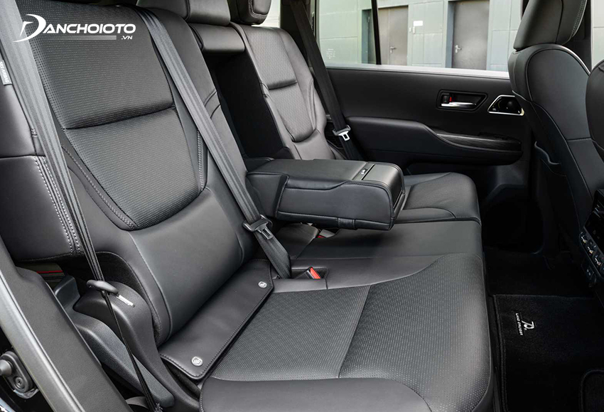 Hàng ghế thứ hai Land Cruiser có chức năng ngả lưng và thông gió