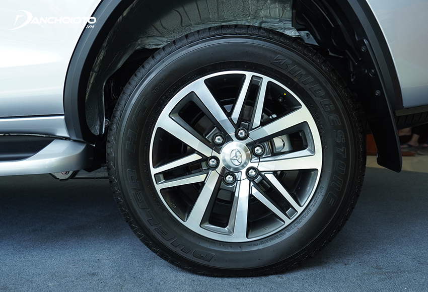 Prilikom preuzimanja novog automobila pažljivo provjerite gume i kotače
