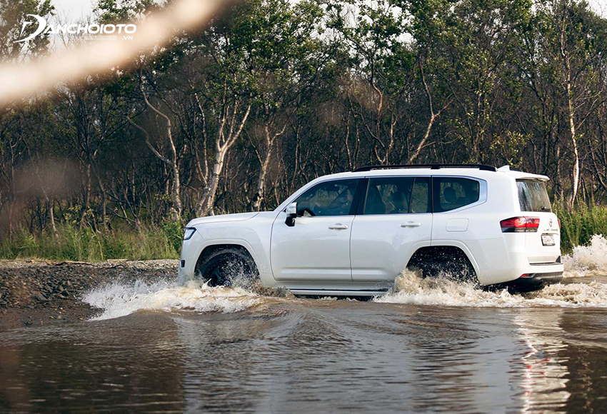 Toyota Land Cruiser 2023 được trang bị chế độ lựa chọn đa địa định hình và tự động chọn địa hình