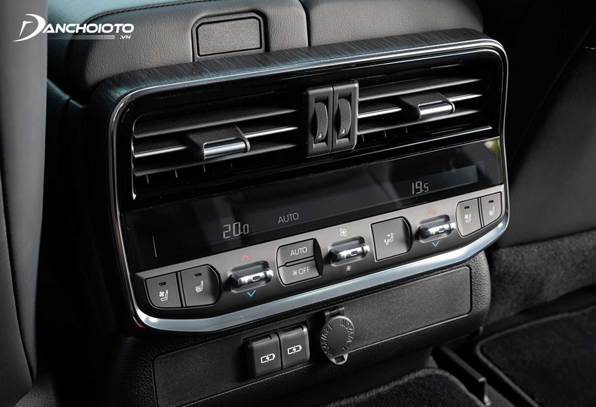 Toyota Land Cruiser dùng loại điều hoà tự động 4 vùng