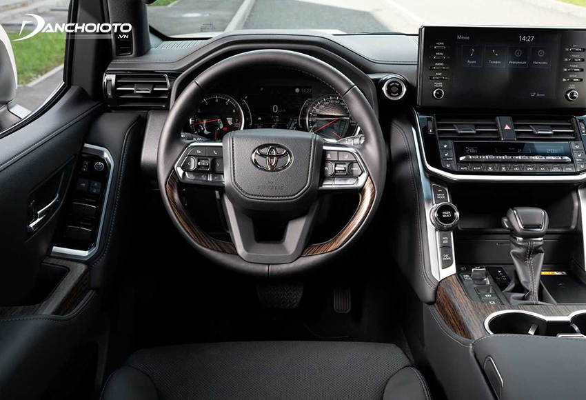 Vô lăng Toyota Land Cruiser 2023 sử dụng kiểu 3 chấu mới