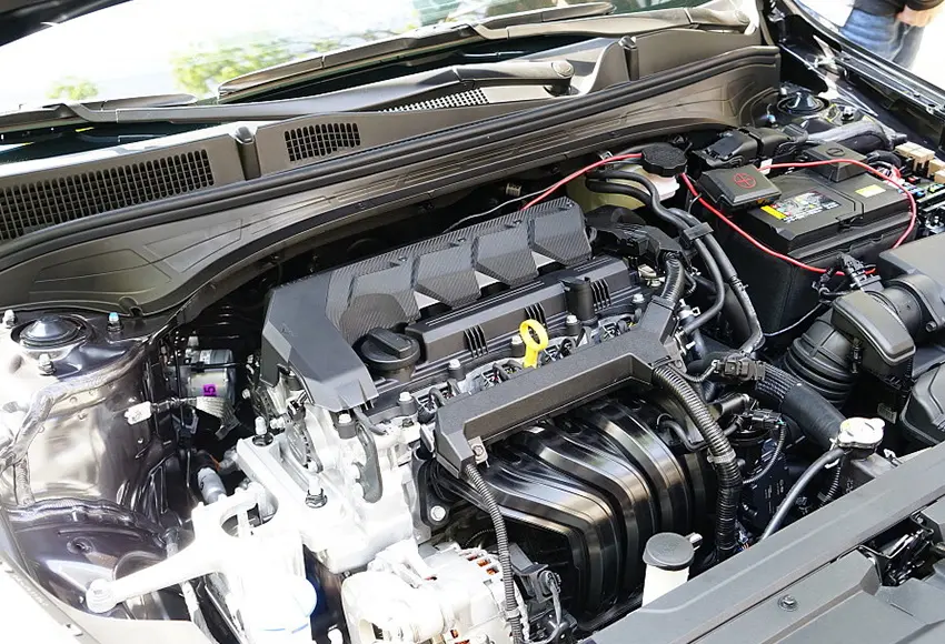 Kia K3 2023 vẫn duy trì hai tuỳ chọn động cơ xăng Gamma 1.6L và Nu 2.0L nhưng thêm bản 1.6 Turbo mới