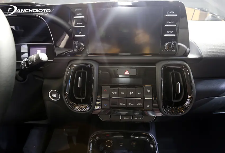 Kia Sonet Premium được trang bị màn hình xe lên đến 10.25 inch