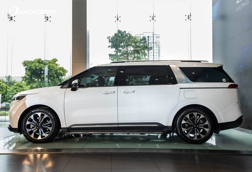 Top 20+ Mức Tiêu Hao Nhiên Liệu Kia Carnival Kia Carnival 2023: Giá xe lăn bánh & đánh giá thông số kỹ thuật 121 Ở phần thân xe Kia Carnival 2022, những đường nét thiết kế gãy gọn tiếp tục làm chủ đạo