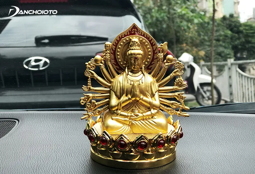 Tượng Phật là một trong những tượng phong thuỷ ô tô được nhiều người lựa chọn