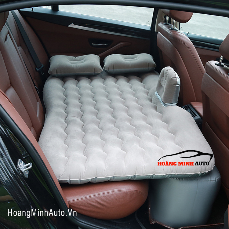 Đệm hơi ô tô được thiết kế kết hợp ghế sau, tạo thành chiếc giường đệm rộng rãi