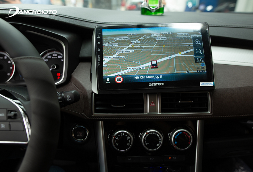 Màn hình lắp trên ô tô được tích hợp định vị GPS và bản đồ dẫn đường