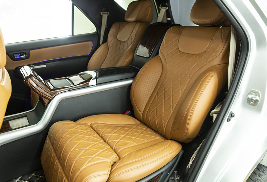 Ghế limousine nhập khẩu độ hoàn thiện cao, có sẵn các tính năng