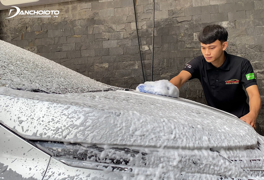 Phương pháp rửa xe detailing không đơn giản như rửa xe truyền thống tại Việt Nam