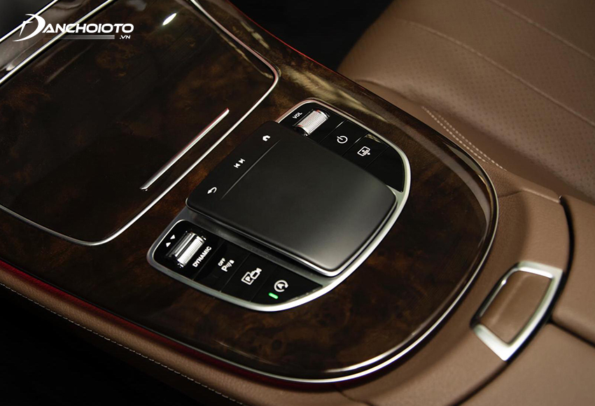 Bàn rê cảm ứng Mercedes E200 Exclusive 2023 được cải tiến dễ sử dụng hơn trước