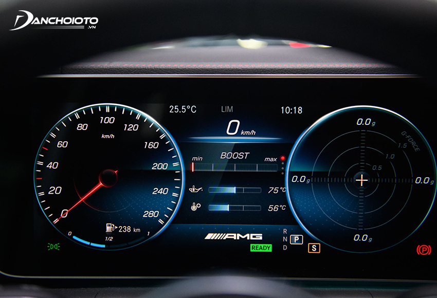Bảng đồng hồ sau vô lăng Mercedes GLE full kỹ thuật số hiển thị trên màn hình 12.3inch phân giải cao