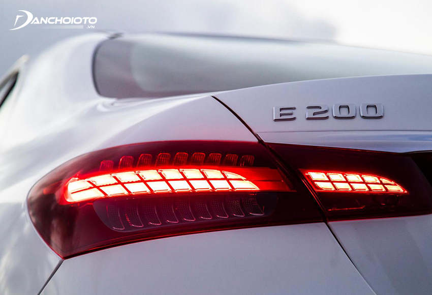 Cụm đèn hậu LED trên E200 Exclusive 2022 cực kỳ ấn tượng