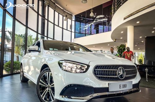 Mercedes E180 2022 là mẫu xe giá rẻ nhất trong dòng E-Class