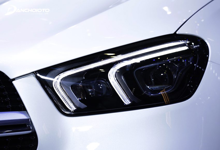 Mercedes GLE được trang bị đèn Multi-Beam LED cung cấp luồng sáng thông minh