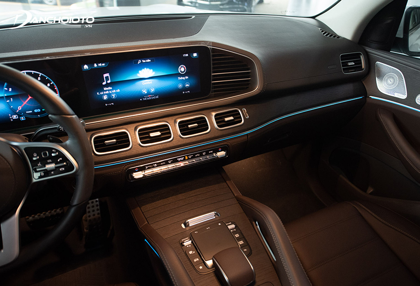 Mercedes GLS 450 4AMTIC được trang bị màn hình giải trí trung tâm 12.3inch phân giải cao