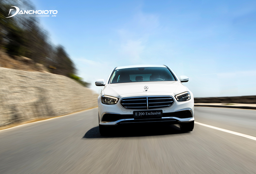 Ở chế độ Sport hoặc Sport+, Mercedes E200 Exclusive cho khả năng tăng tốc ấn tượng