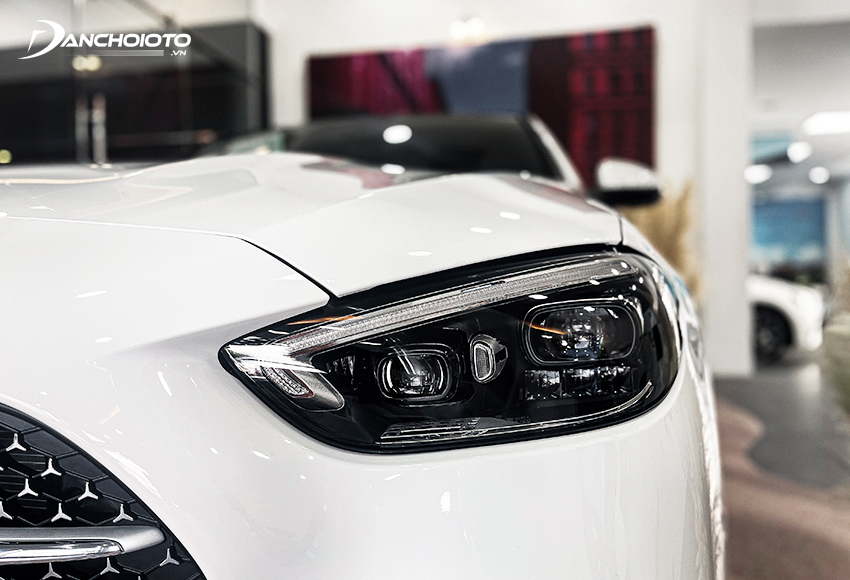 C300 AMG 2023 được trang bị cụm đèn Digital Light tiên tiến nhất của hãng Mercedes