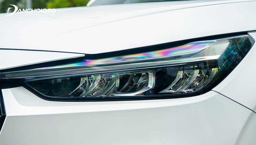 Đèn xe HR-V 2023 được trang bị full LED, có cả năng thích ứng tự động