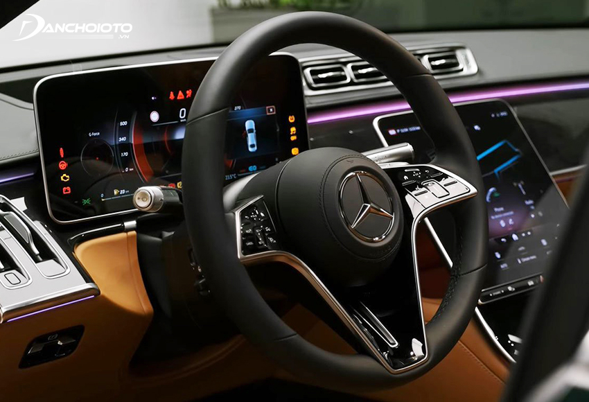 Vô lăng Mercedes S450 2022 khoác lên mình thiết kế mới kiêu kỳ