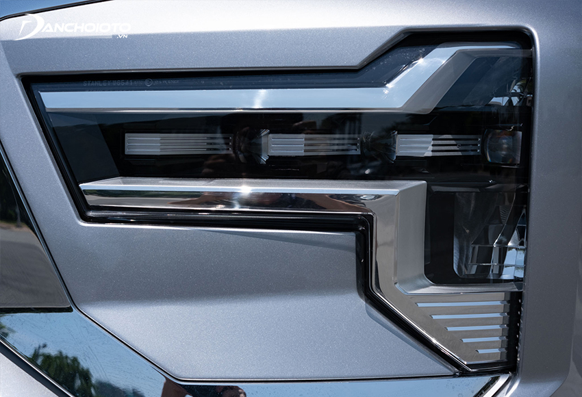 Đèn xe Mitsubishi Xpander 2022 được trang bị đèn LED thấu kính dạng T-Shape