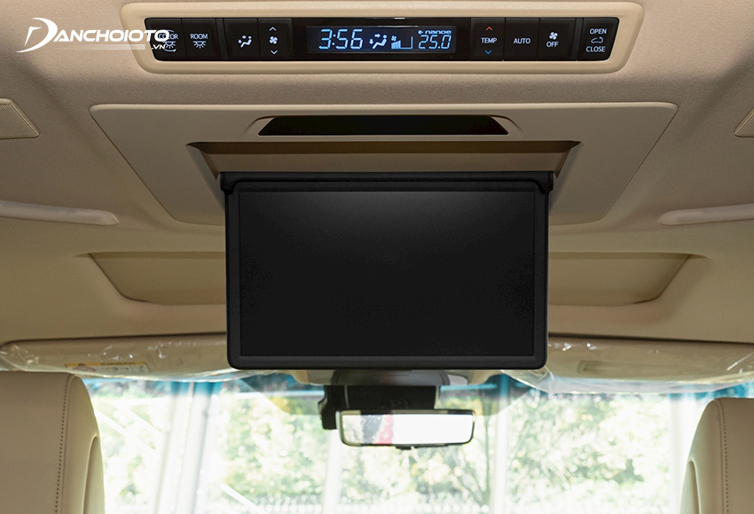 Hàng ghế thứ hai Toyota Alphard 2023 được bố trí màn hình giải trí riêng 13.3 inch
