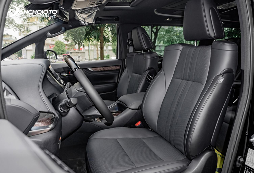 Hàng ghế trước Toyota Alphard 2024 được trang bị chức năng sưởi và thông gió, ghi nhớ 3 vị trí