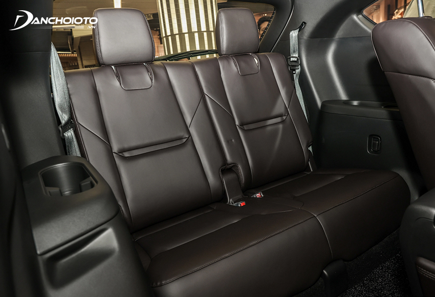 Hàng ghế ba trên Mazda CX-8 2023 mang đến trải nghiệm tốt hơn nhiều đối thủ