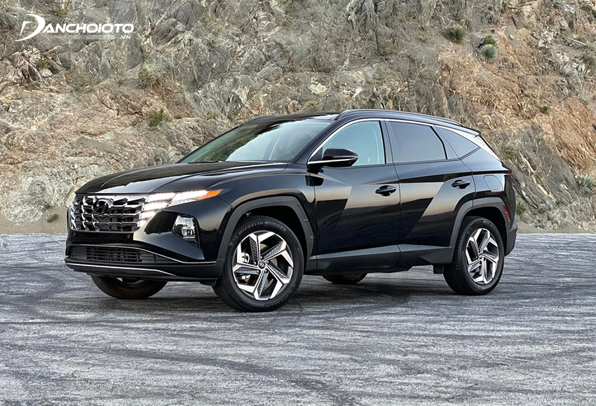 Hyundai Tucson và Kia Sportage gần như tương đồng về không gian nội thất, động cơ và trang bị an toàn