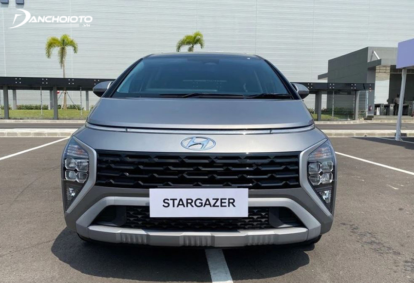 Đầu xe Hyundai Stargazer 2023 tạo hình đơn giản nhưng ấn tượng