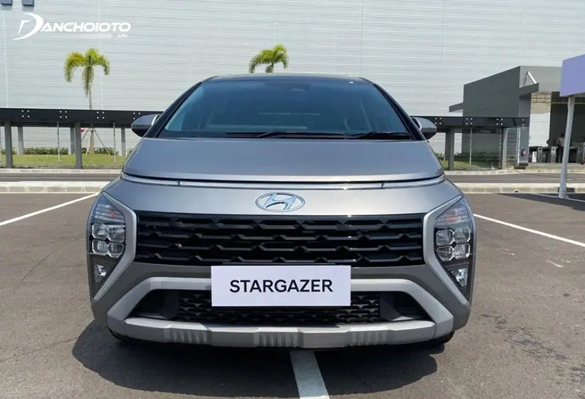 Đầu xe Hyundai Stargazer 2022 -2023 tạo hình đơn giản nhưng ấn tượng