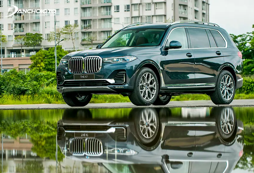 BMW X7 mang đến phong cách và đẳng cấp của một chiếc xe đa dụng hạng sang hàng đầu. Thiết kế tinh tế kết hợp với nhiều tính năng thông minh và động cơ mạnh mẽ chắc chắn sẽ gây ấn tượng cho những ai quan tâm đến dòng xe này.
