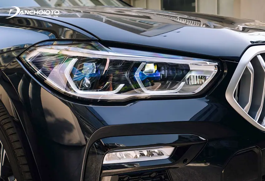 Cụm đèn trước BMW X6 2024 sử dụng hệ thống chiếu sáng Light Laser hiện đại