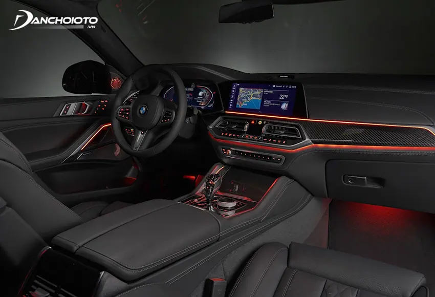 Đèn nội thất đa màu giúp bên trong BMW X6 thêm phần sang trọng