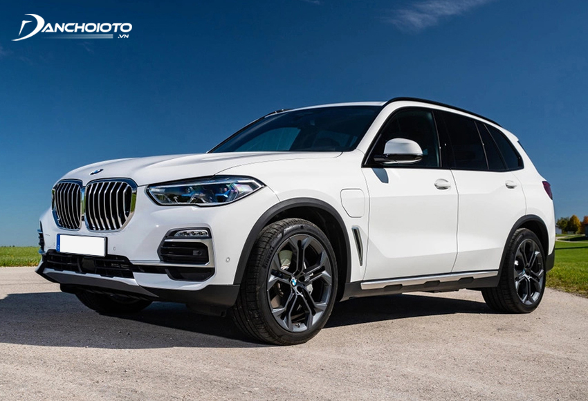 Gương chiếu hậu và tay nắm BMW X5 2022 cửa đồng màu thân xe