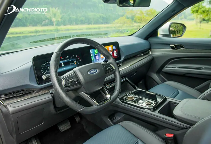 Nội thất Ford Territory 2023 nổi bật với bộ đôi màn hình 12.3 inch trải dài thời thượng