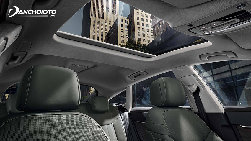 Audi A7 Sportback 2022 sở hữu cửa sổ trời mở rộng đến 60%