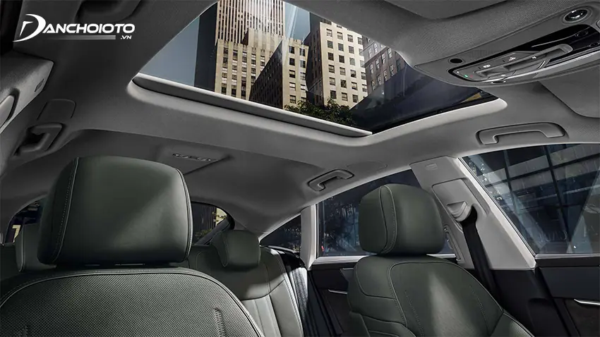 Audi A7 Sportback 2024 sở hữu cửa sổ trời mở rộng đến 60%
