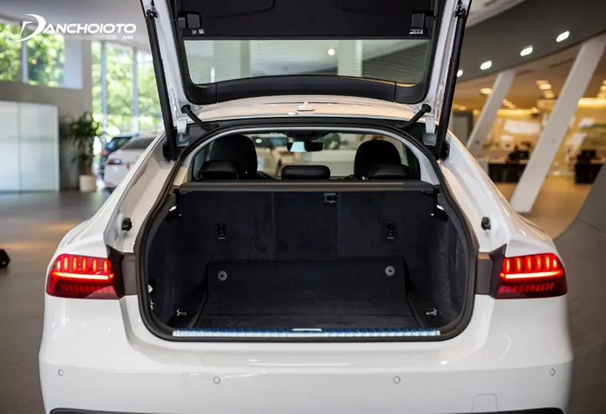 Audi A7 Sportback 2024 sở hữu khoang hành lý dung tích 535 lít