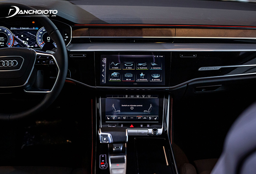 Audi A8L 2022 có bộ đôi màn hình hiện đại