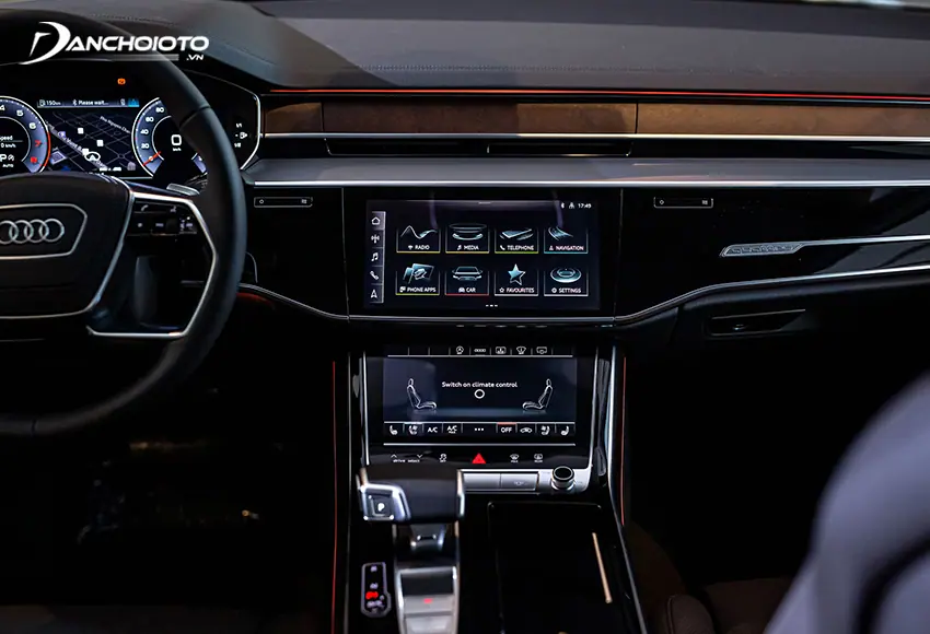 Audi A8L 2024 có bộ đôi màn hình hiện đại