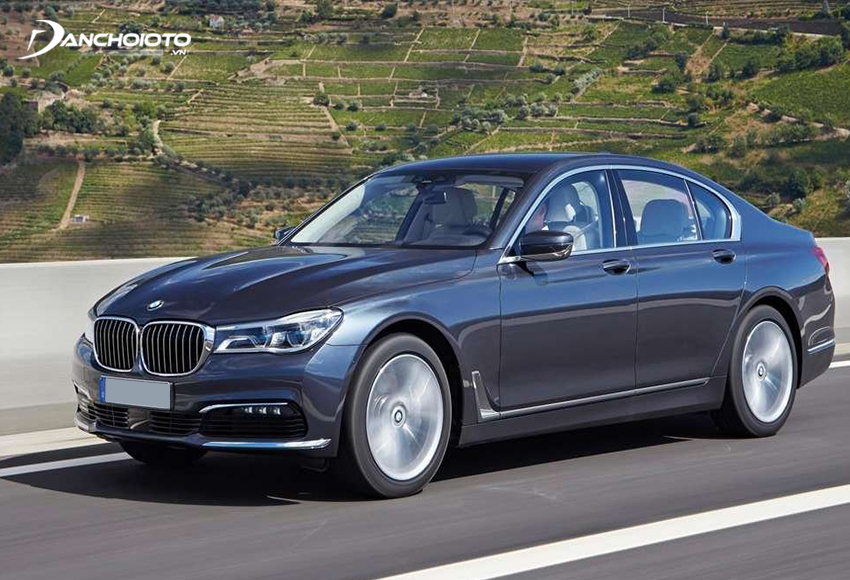 BMW 7 Series 2023 bản cao cấp nhất sử dụng hệ thống treo khí nén chủ động thông minh