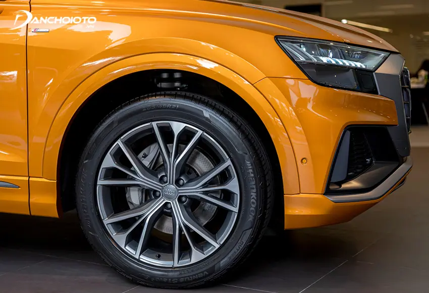 Bộ la zăng thiết kế 5 chữ V hợp kim của Audi Q8 2024