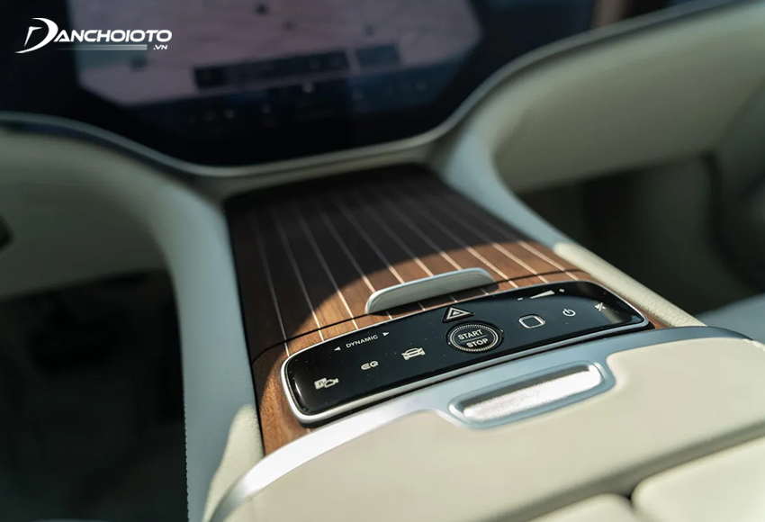 Các nút bấm vật lý của Mercedes-Benz EQS 2023 đều được thay bằng điều khiển cảm ứng