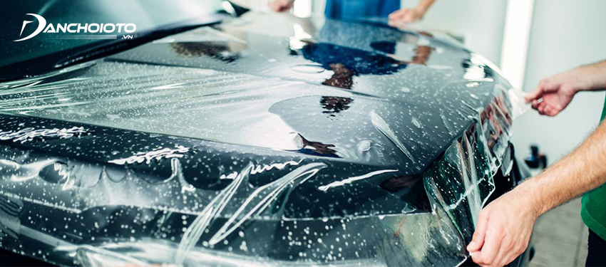 Dán phim PPF giúp bảo vệ lớp sơn xe khỏi bụi bẩn, va quẹt và tia UV