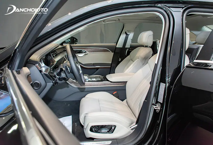 Hàng ghế trước Audi A8L 2024 có tính năng chỉnh điện, bơm lưng và nhớ vị trí