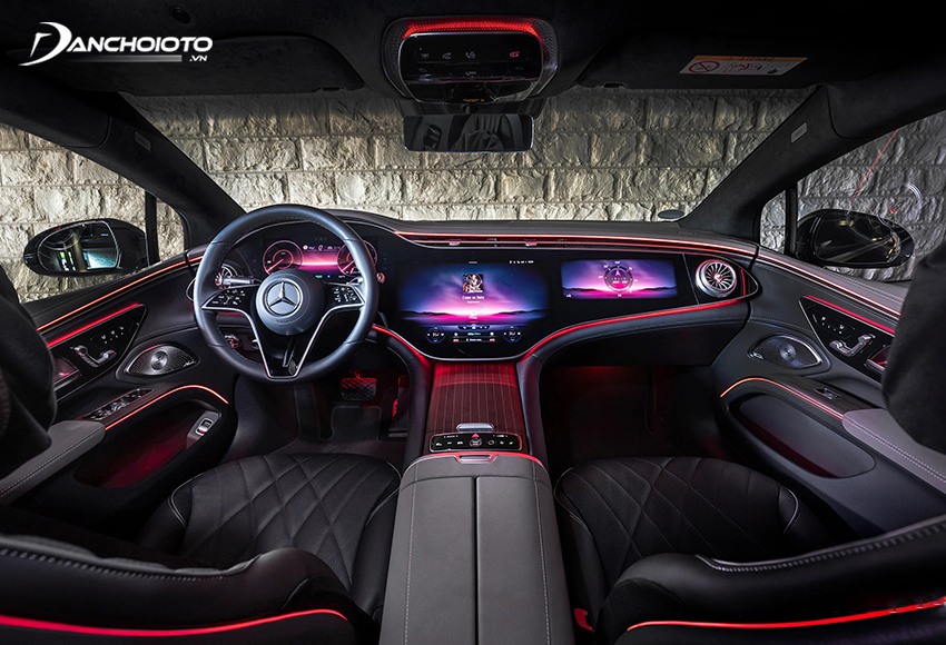 Hệ thống đèn viền nội thất đa màu hiện đại trên Mercedes-Benz EQS 2023
